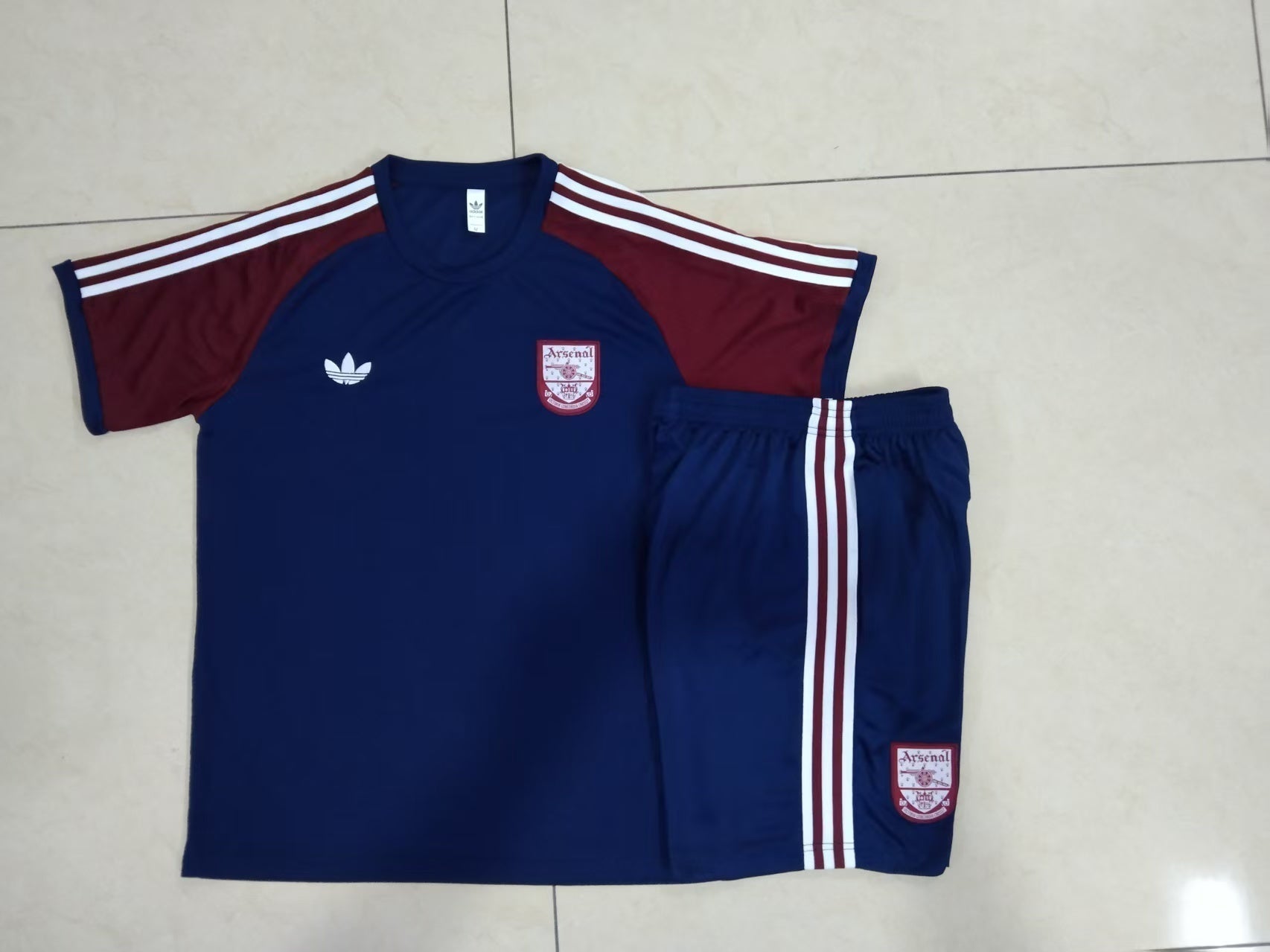 CAMISETA + PANTALONES ARSENAL V 25/26