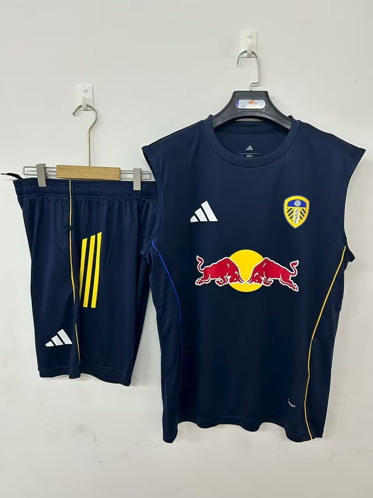 CAMISETA + PANTALONES LEEDS I 25/26 (MANGA CORTA)